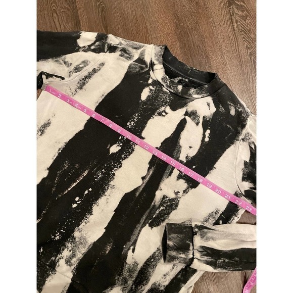 🍙 MM6 Acid wash crewneck sweatshirt black white size small - Picture 9 of 11
